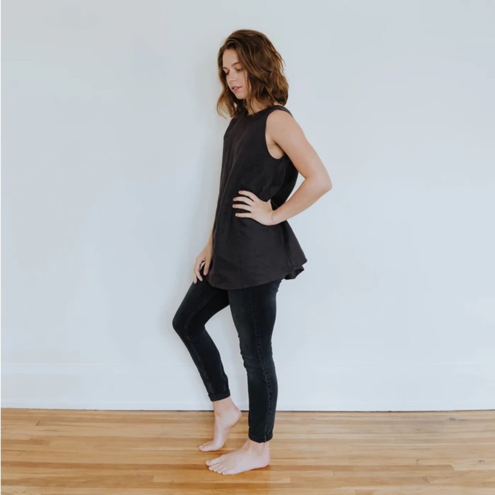 Cedar & Vine two way top - 100% midweight linen - size xs - charcoal gray